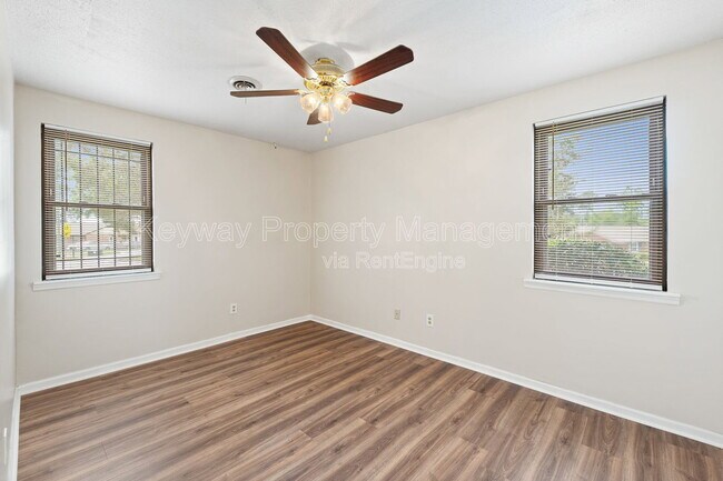 Building Photo - 4537 Shawnee Dr
