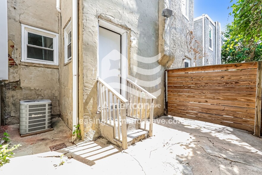 Building Photo - 2516 Ingersoll St
