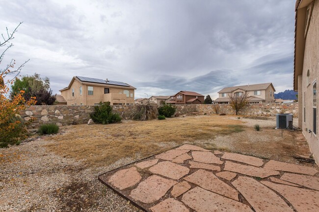 Building Photo - Nice Large Home in Sonoma Ranch—-Will go f...