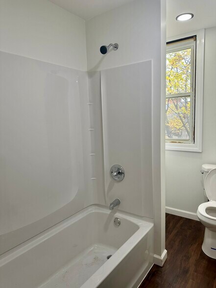 Building Photo - 107 3rd Ave