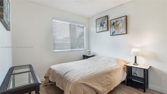 Building Photo - 5596 SW 28th Terrace