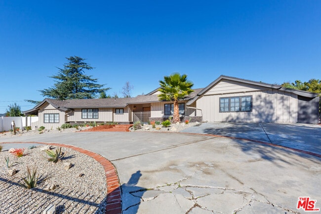 Building Photo - 835 Camino Santos Reyes