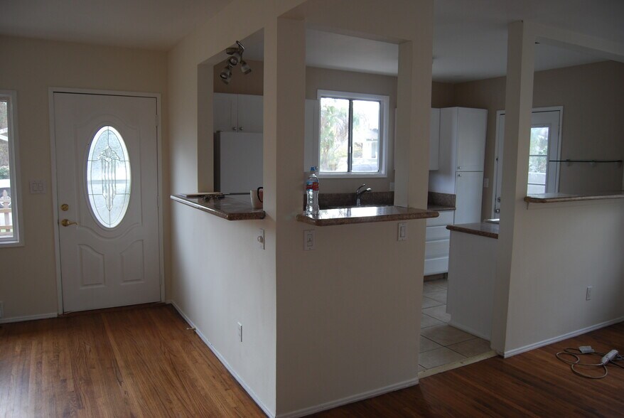 Building Photo - 536 39th W St