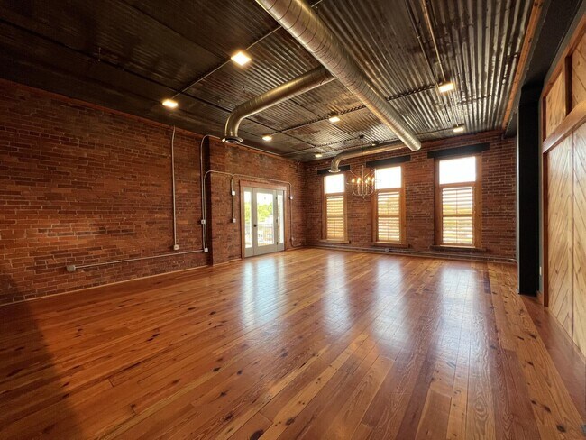 Building Photo - 431 S Columbus St