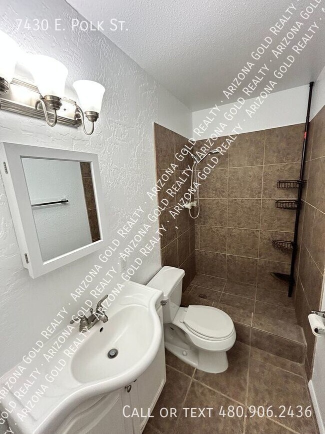 Building Photo - 7430 E Polk St