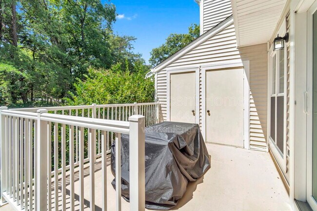 Building Photo - 2881 Burgundy Pl