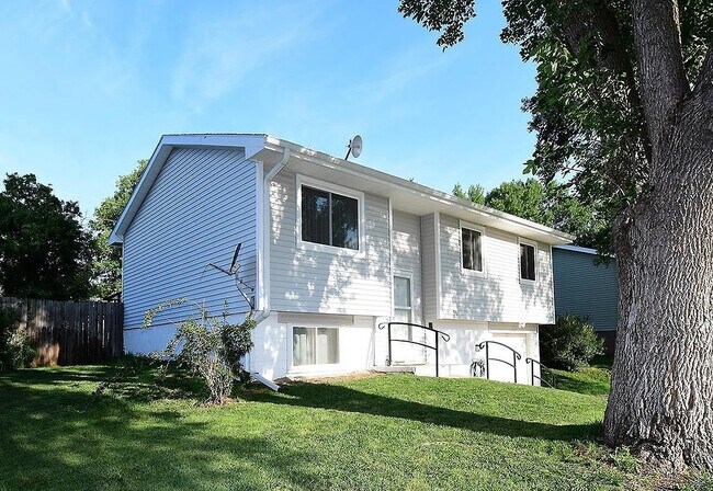 Building Photo - 312 7th St