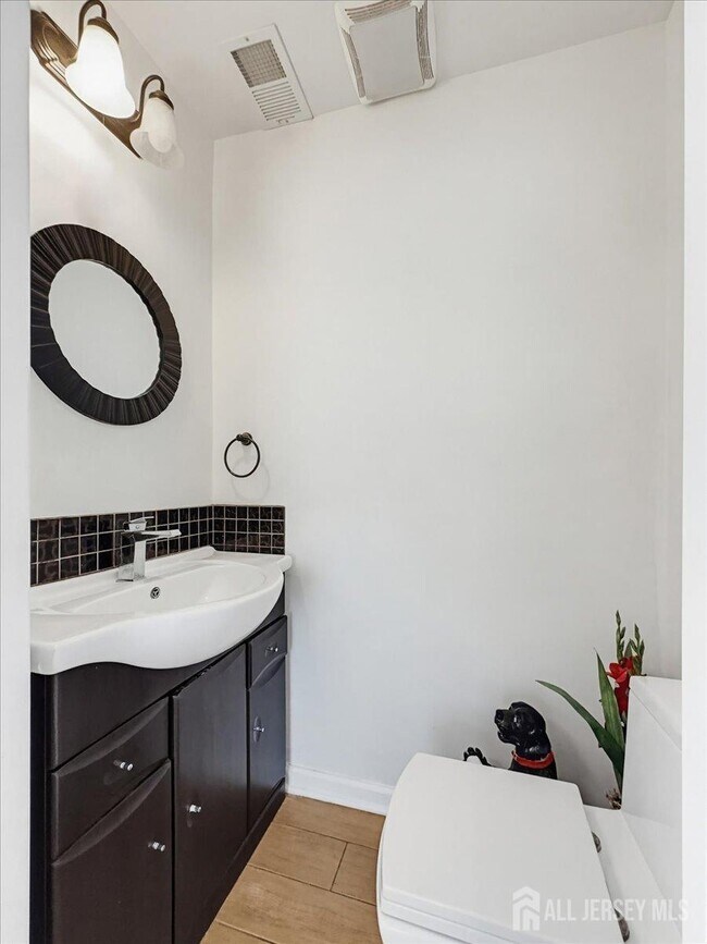 Building Photo - 37 Jersey Ave