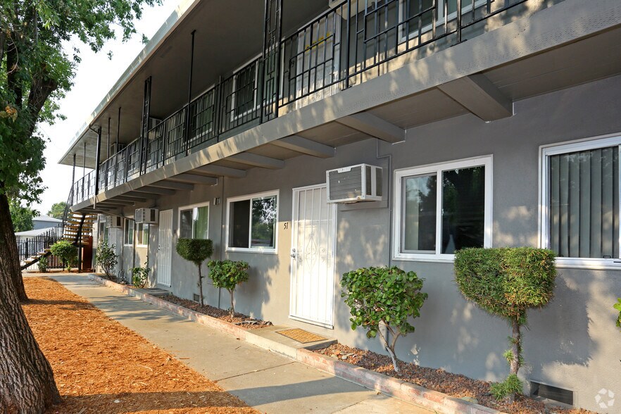 Sur Apartments At 2927 Marconi Sacramento Ca Apartment Finder