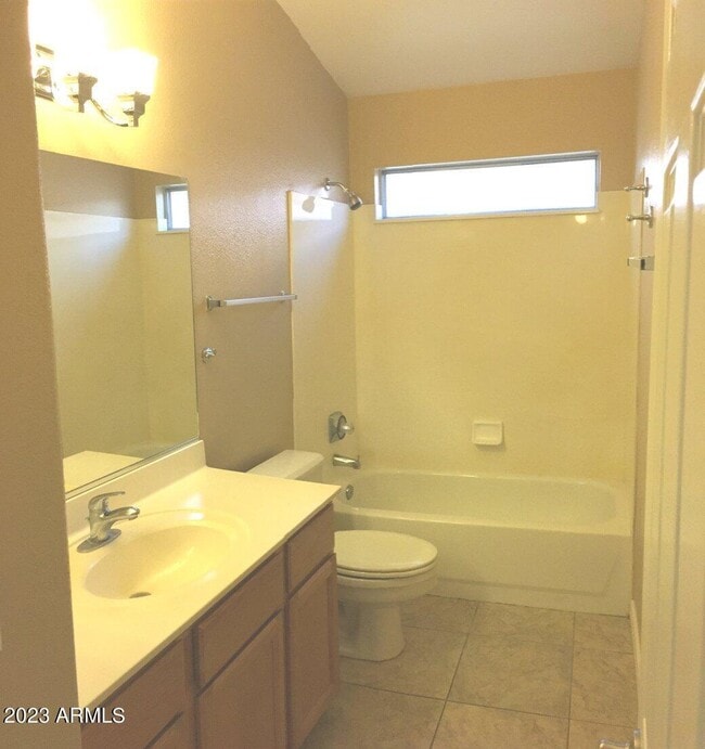 Building Photo - 623 W Greentree Dr