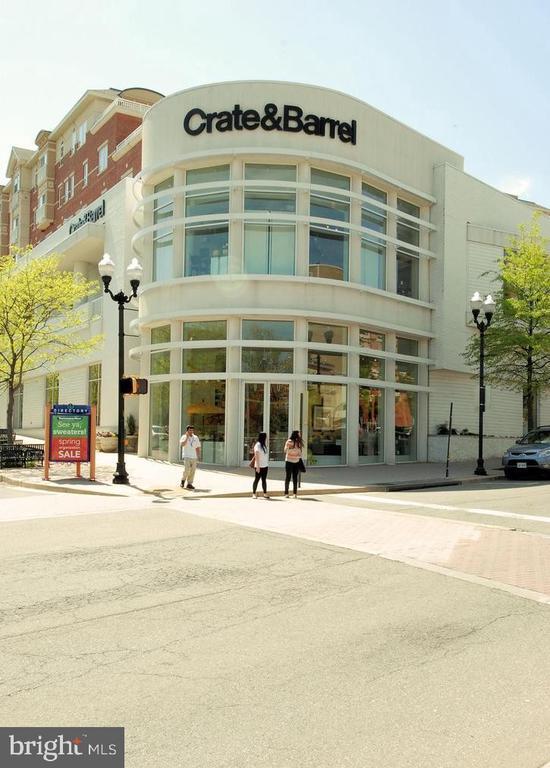 Building Photo - 900 N Garfield St