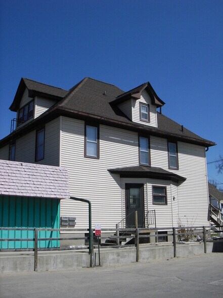Primary Photo - 1569 1st Ave SE