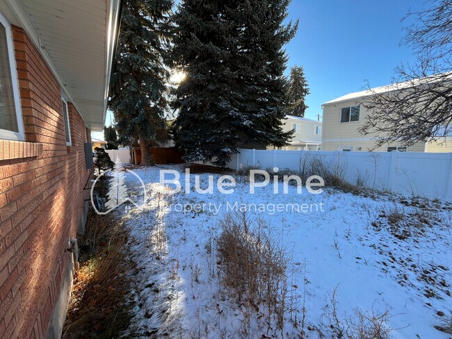 Building Photo - 315 Evans Ave