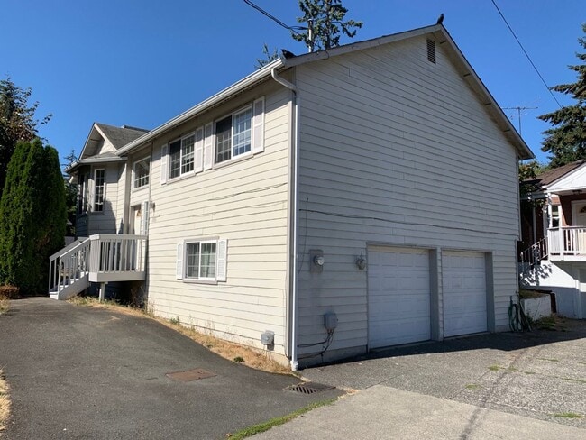 Primary Photo - Newly remodel 4 bed 3 bath home in Shoreline