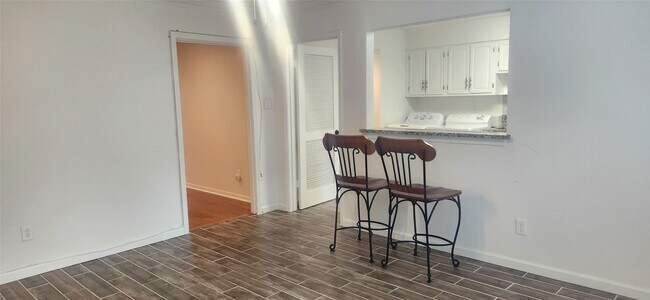 Building Photo - 12913 Trail Hollow Dr