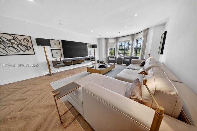 Building Photo - 4312 NE 22nd Ave