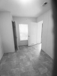 Building Photo - 300 W Rabbit Cove Rd