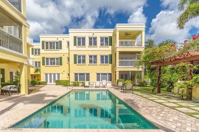 Building Photo - 300 3rd Ave S