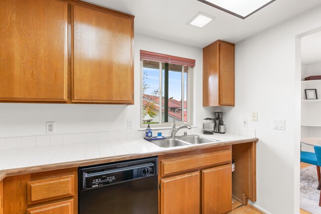 Building Photo - 3150 Avenida Topanga