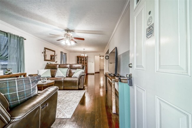 Building Photo - 1320 Avenue L