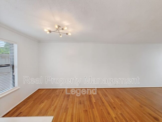 Building Photo - 4944 N Hall St