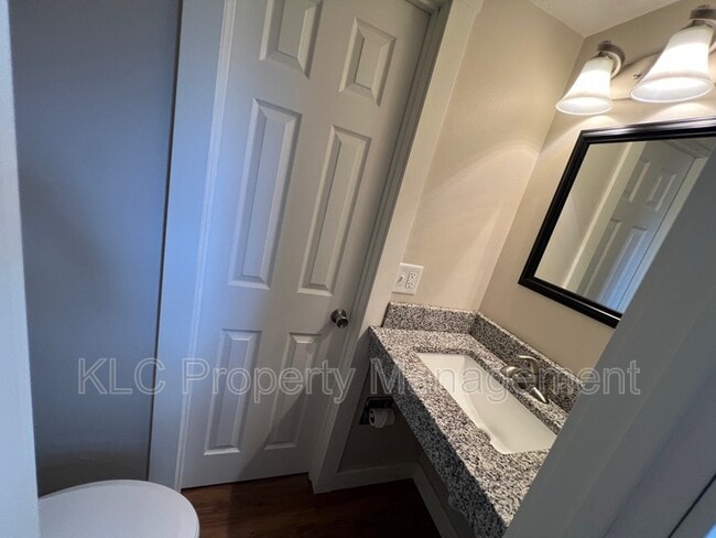Building Photo - 6642 Holcomb Cir