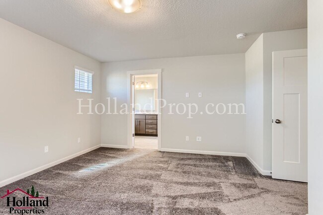 Building Photo - Gorgeous 4 Beds 2.5 Baths Single Family in...