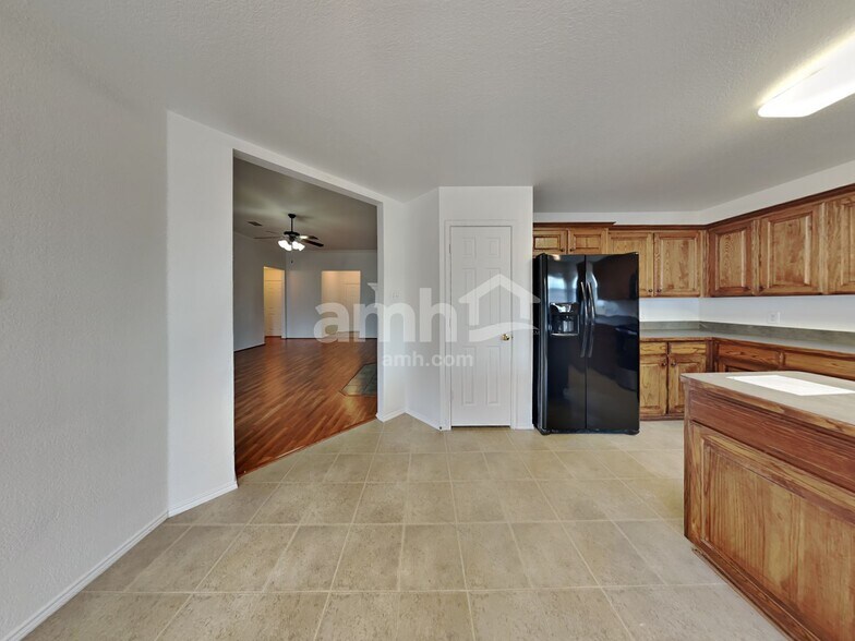 Building Photo - 733 Morgan Dr