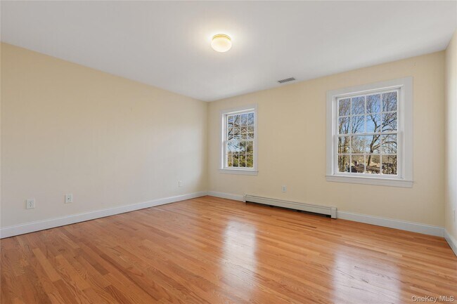Building Photo - 243 Knollwood Ave