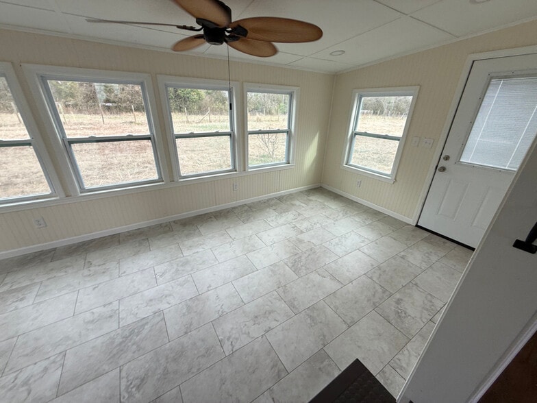 Building Photo - 85 Buttercup Dr