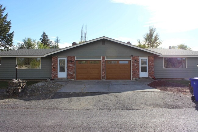 Front - 413 W Holland Ave