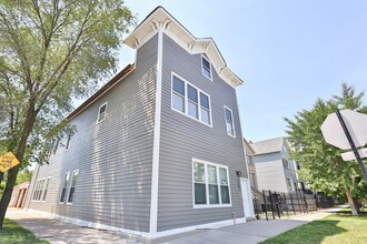 Building Photo - Gorgeous 1Bed/1Bath in Logan Square! Condo Quality! In-Unit Laundry! Central Air!