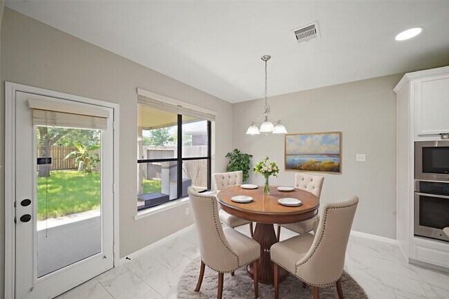 Building Photo - 714 Coggins Point Way