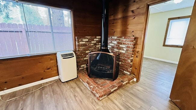 Building Photo - 1+ Bed in Idyllwild