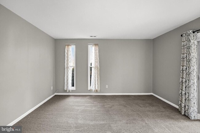 Building Photo - 25 S Church Rd