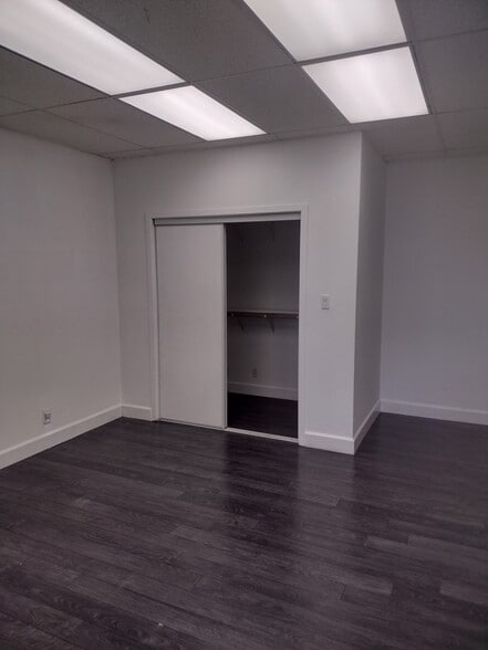 Building Photo - 7450 Girard Ave