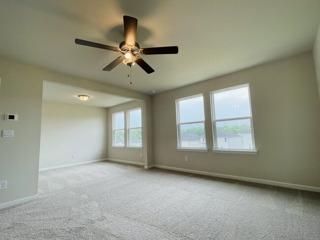 Building Photo - 5950 Green Ash Ct