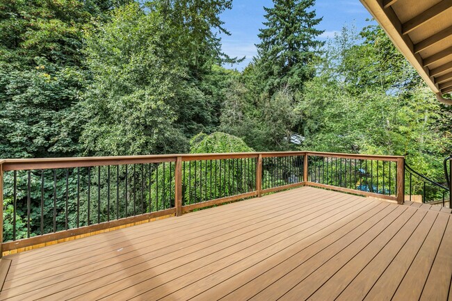 Building Photo - Three bedroom plus bonus room, and 2.5 bat...