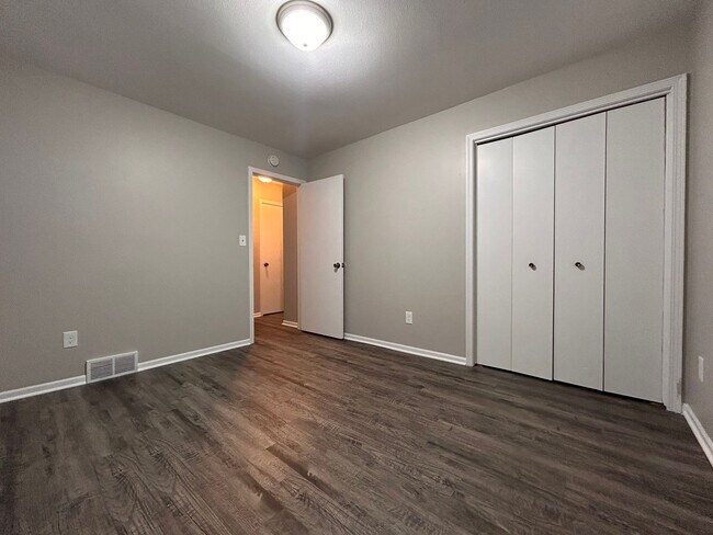 Building Photo - 20th Avenue 8062/8064