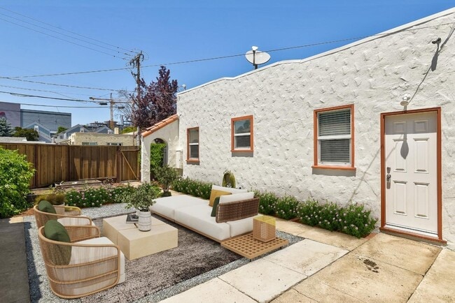 Building Photo - 300 E McKinley Ave