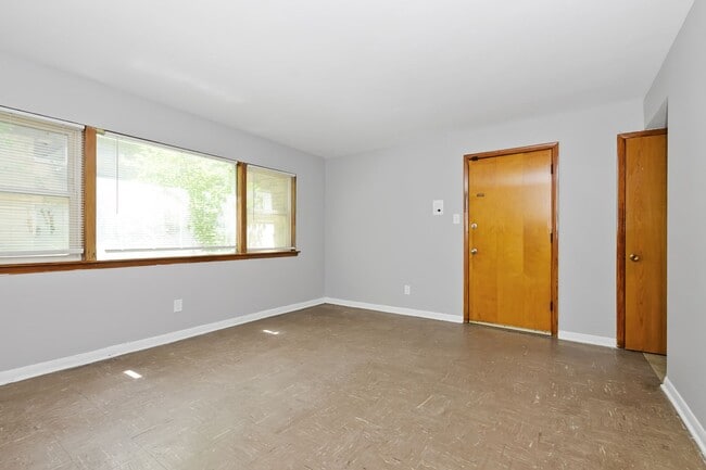 Interior Photo - 2320 W Garfield
