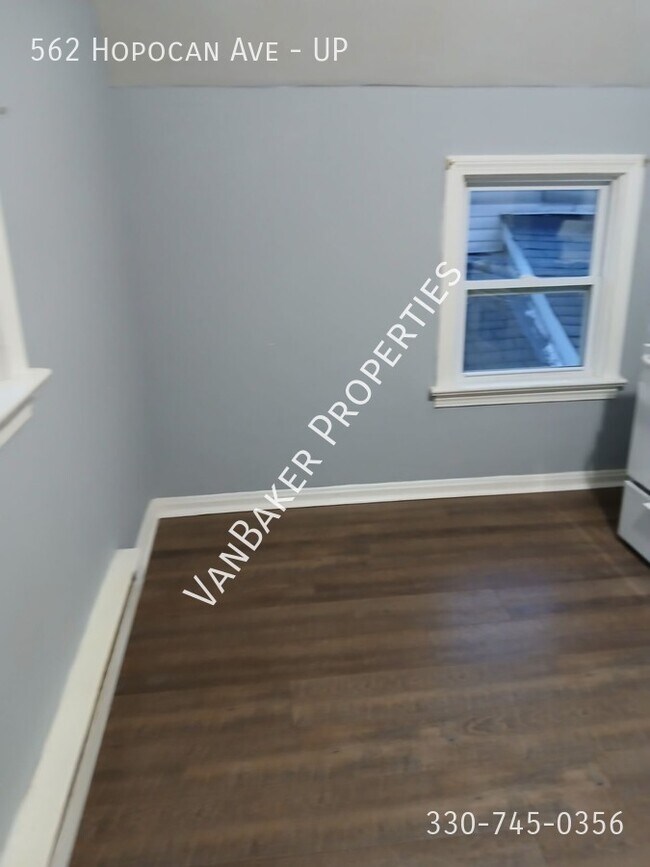 Building Photo - 562 E Hopocan Ave