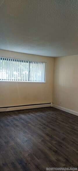 Building Photo - 122 Dustin St