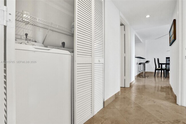 Building Photo - 6917 Collins Ave