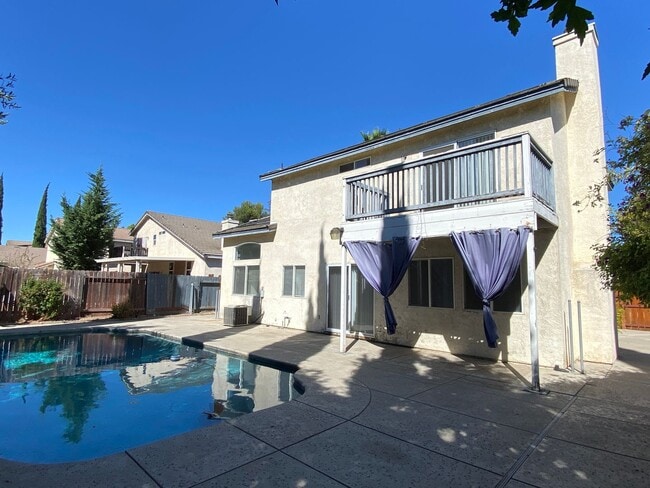 Building Photo - Large Four Bed, Three Bath Home with a Pool