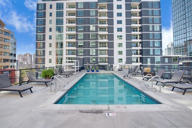 Building Photo - 14th Floor Downtown San Diego Apartment