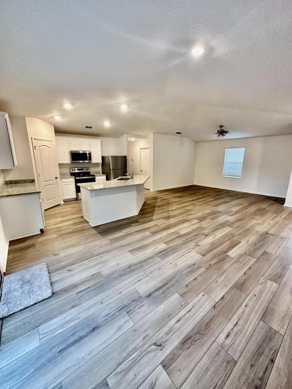 Building Photo - 29 Pineland Ln