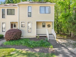 Building Photo - 1701 Early Settlers Rd