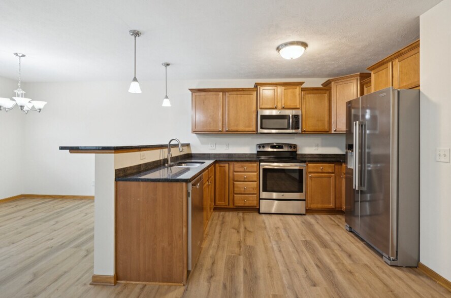 Building Photo - 8743 Remi Dr