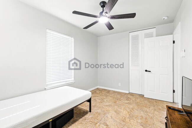 Building Photo - 7023 Westville Dr